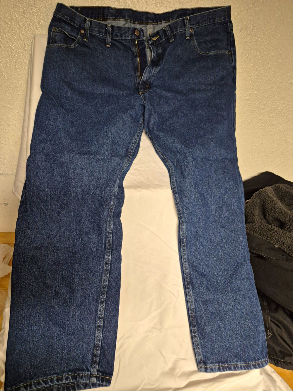 Wrangler Premium Quality Men’s Dark Wash Blue Denim Jeans Relaxed Fit 5-Pocket